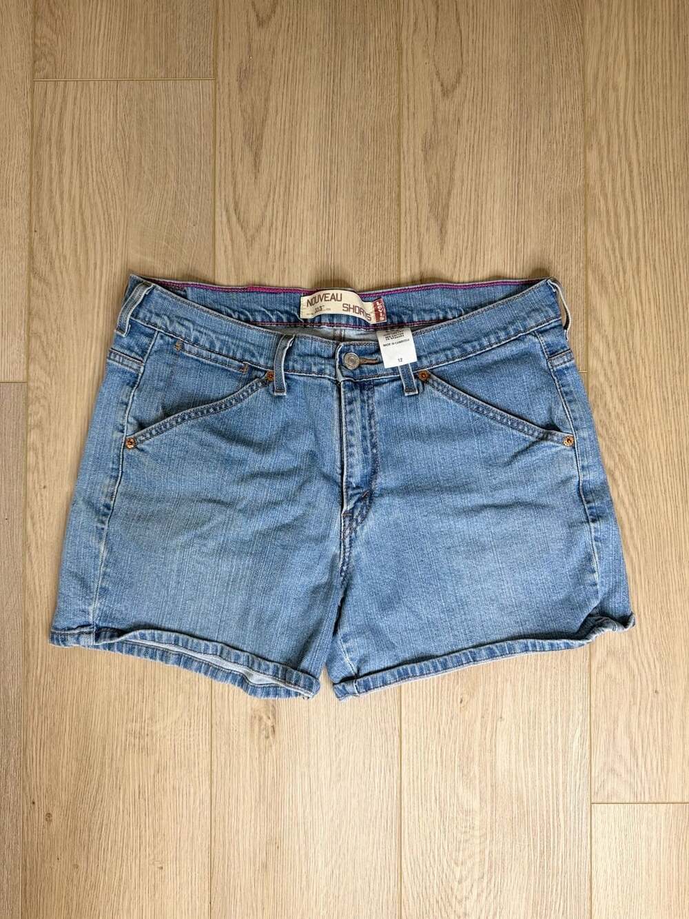 Levi's 515 Nouveau Shorts Size 12 Light Wash Denim